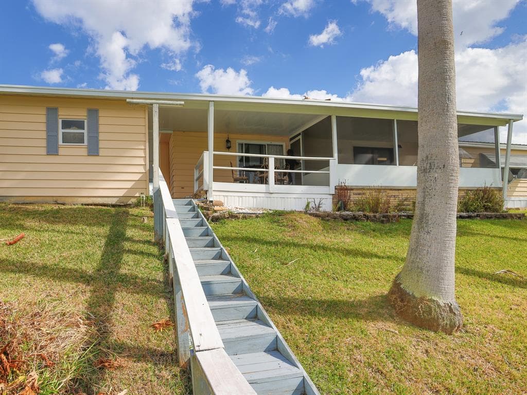 2055 S FLORAL AVENUE 238 photo 8