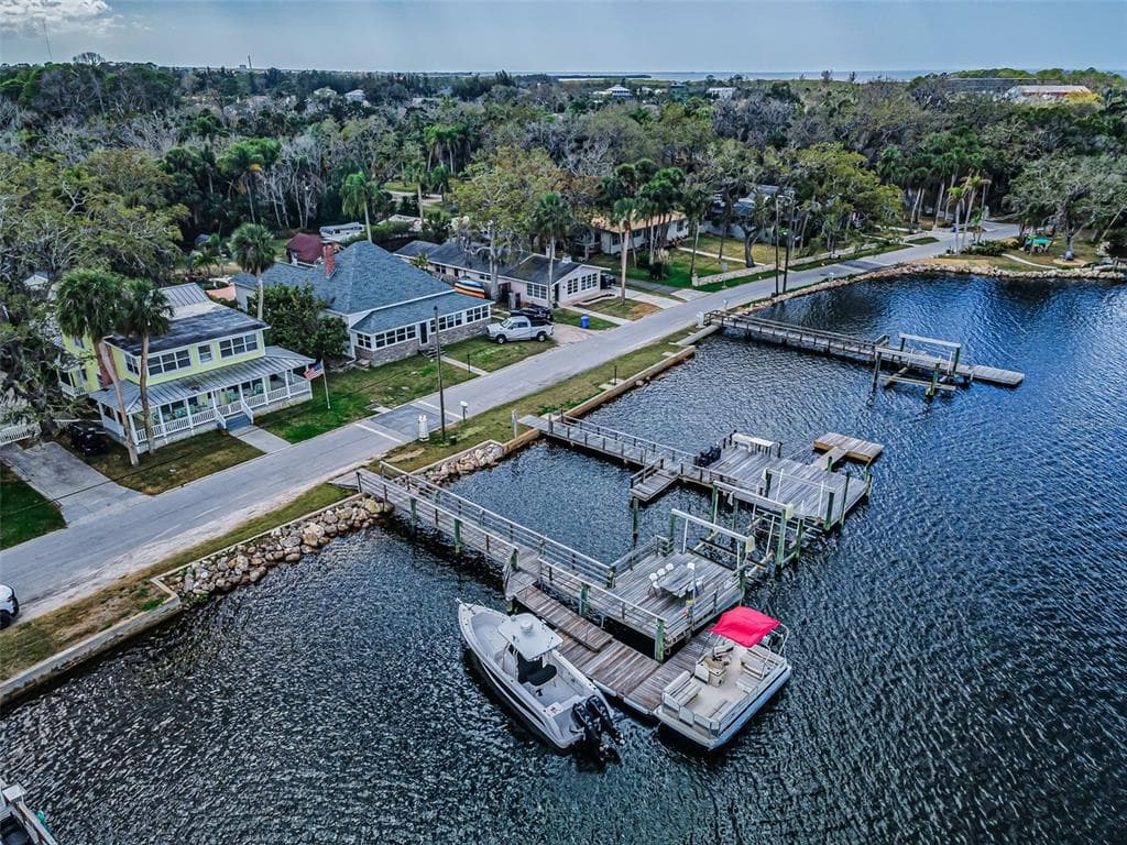 5038 SUNSET BOULEVARD 3
