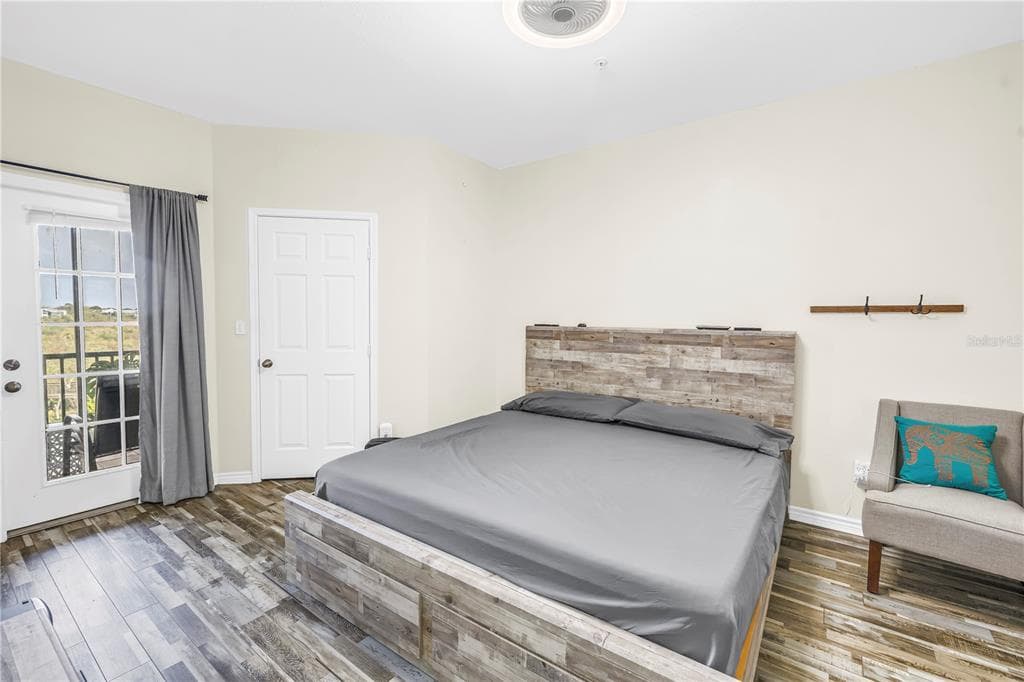 4333 BAYSIDE VILLAGE DRIVE 320 photo 15