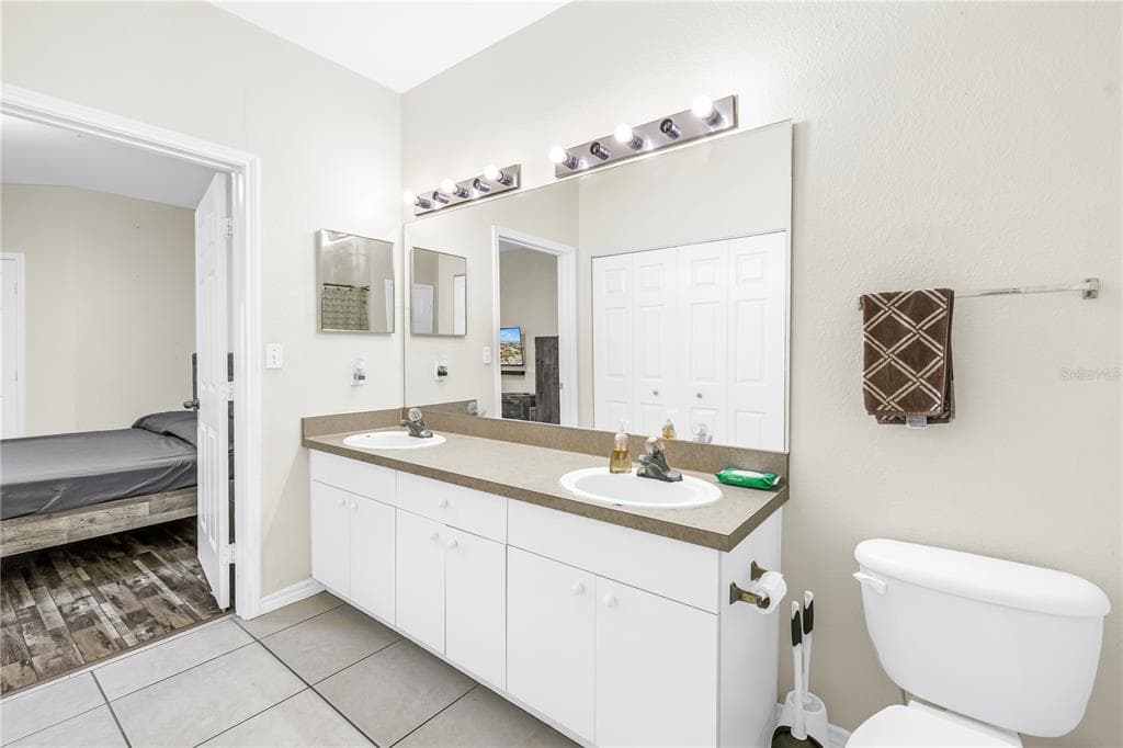 4333 BAYSIDE VILLAGE DRIVE 320 photo 19