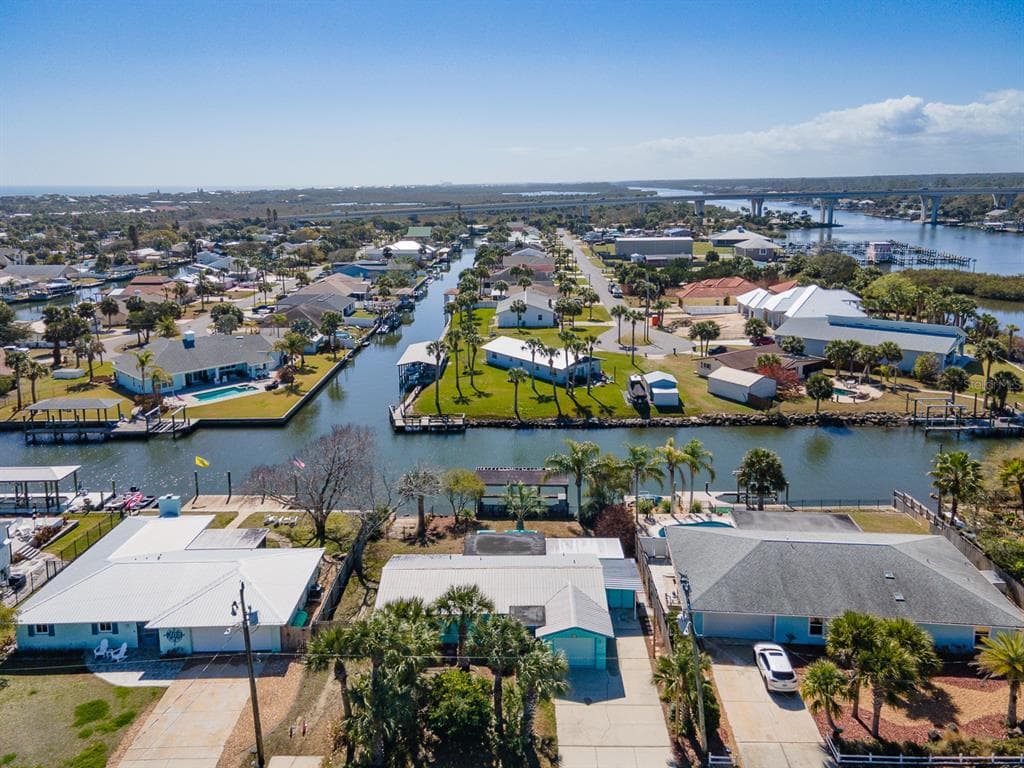 304 PALM CIRCLE 2
