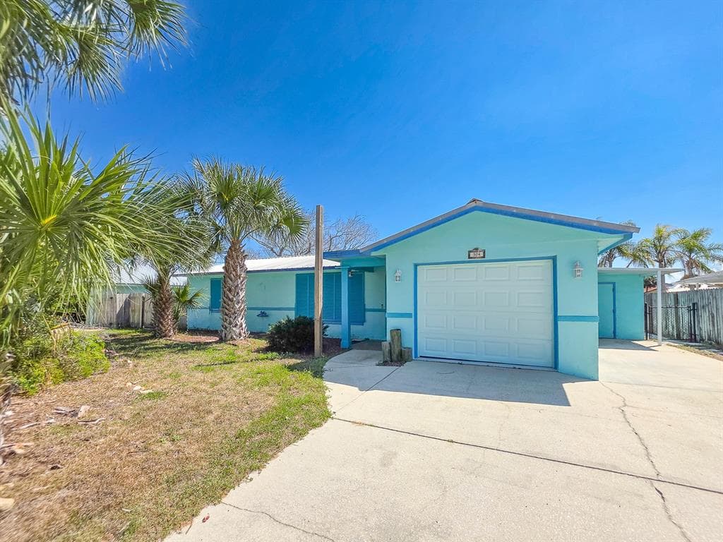 304 PALM CIRCLE 3