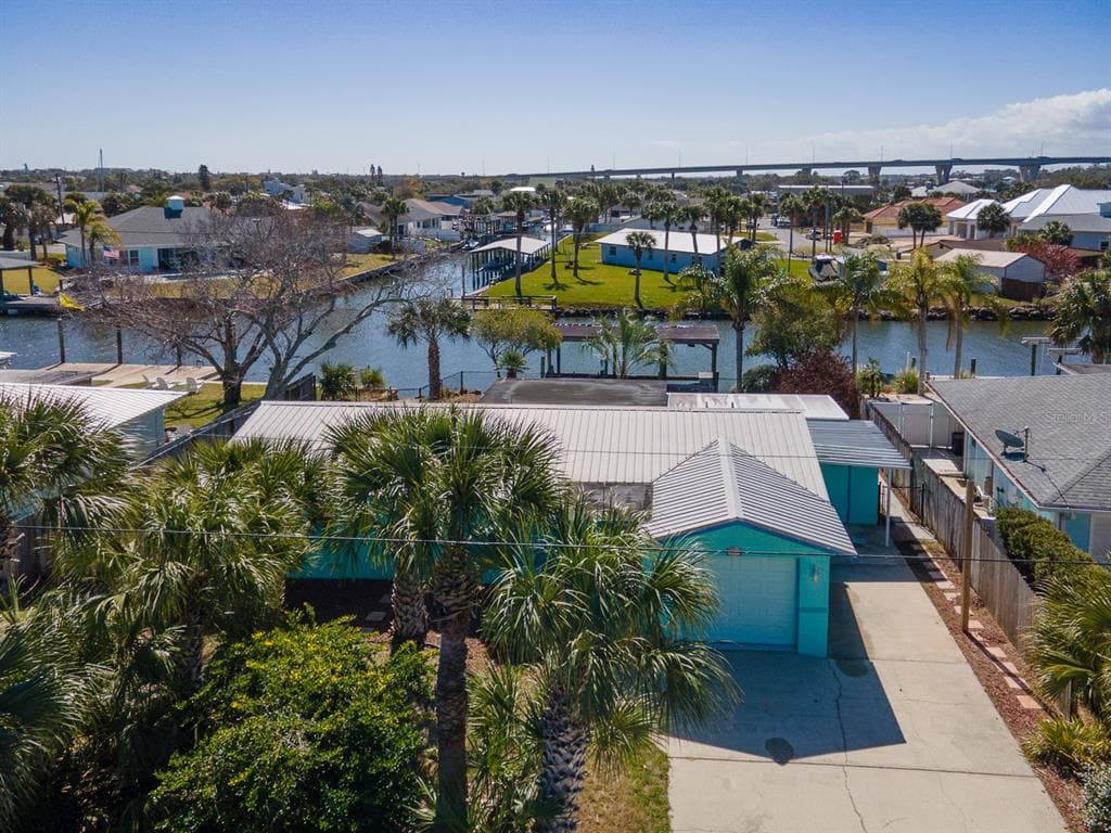 304 PALM CIRCLE 1