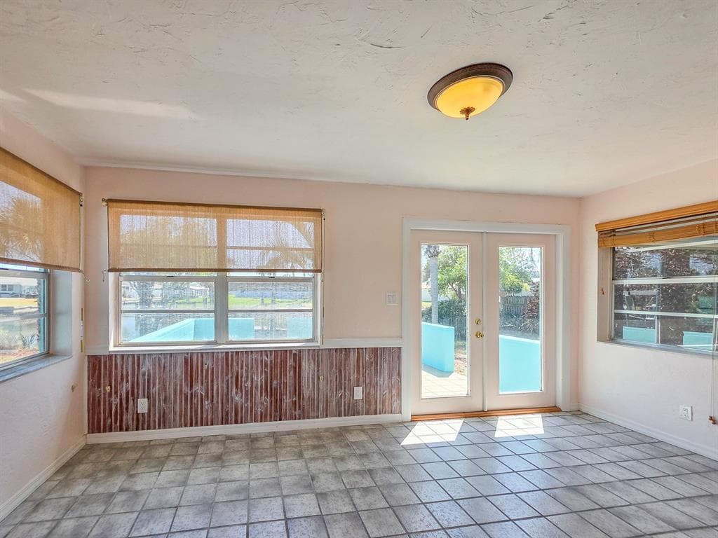 304 PALM CIRCLE photo 14