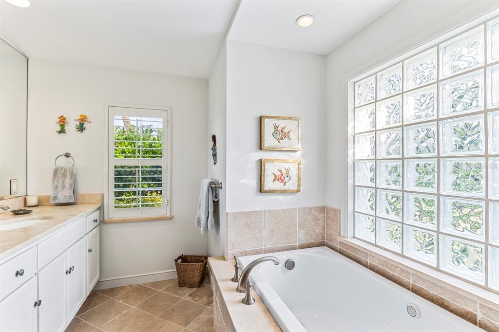 252 WATERWAYS AVENUE photo 17