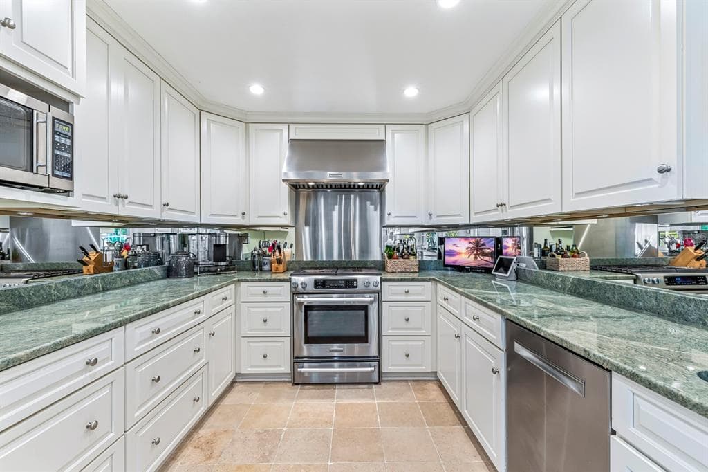 252 WATERWAYS AVENUE photo 12