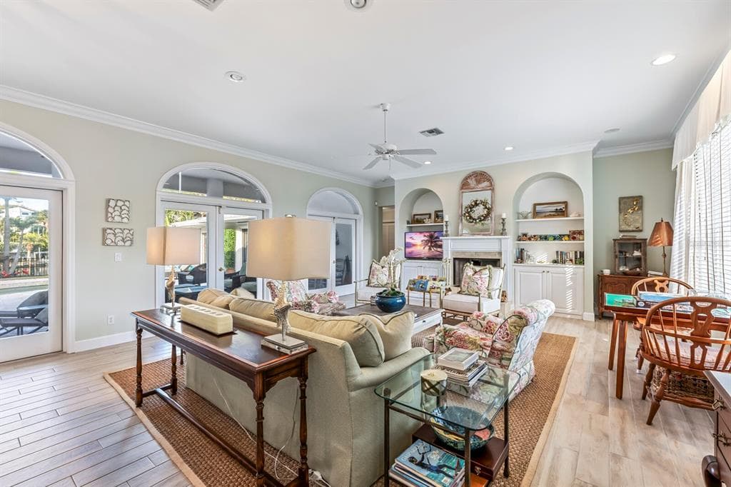 252 WATERWAYS AVENUE photo 5
