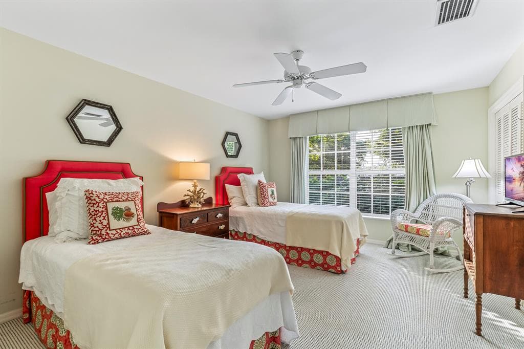 252 WATERWAYS AVENUE photo 8