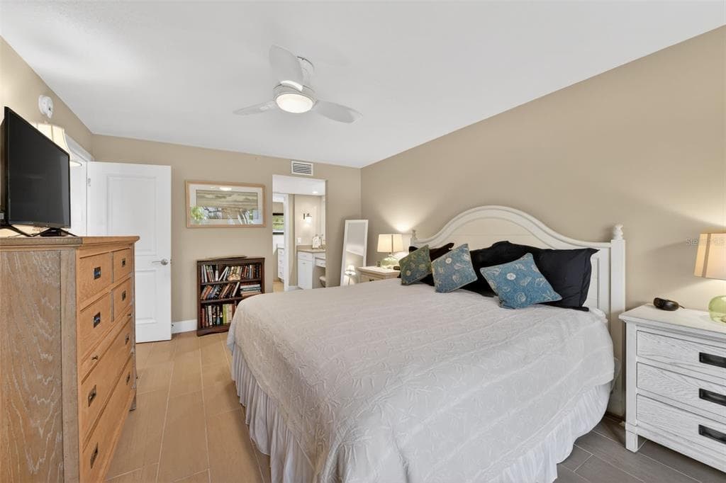 5655 GULF OF MEXICO DRIVE D107 photo 20