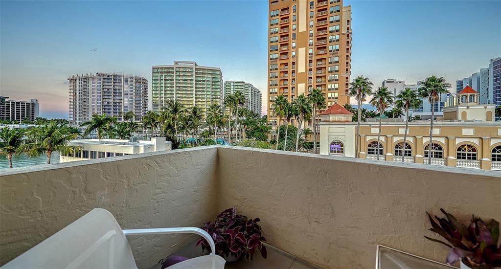 101 SUNSET DRIVE 301 photo 17