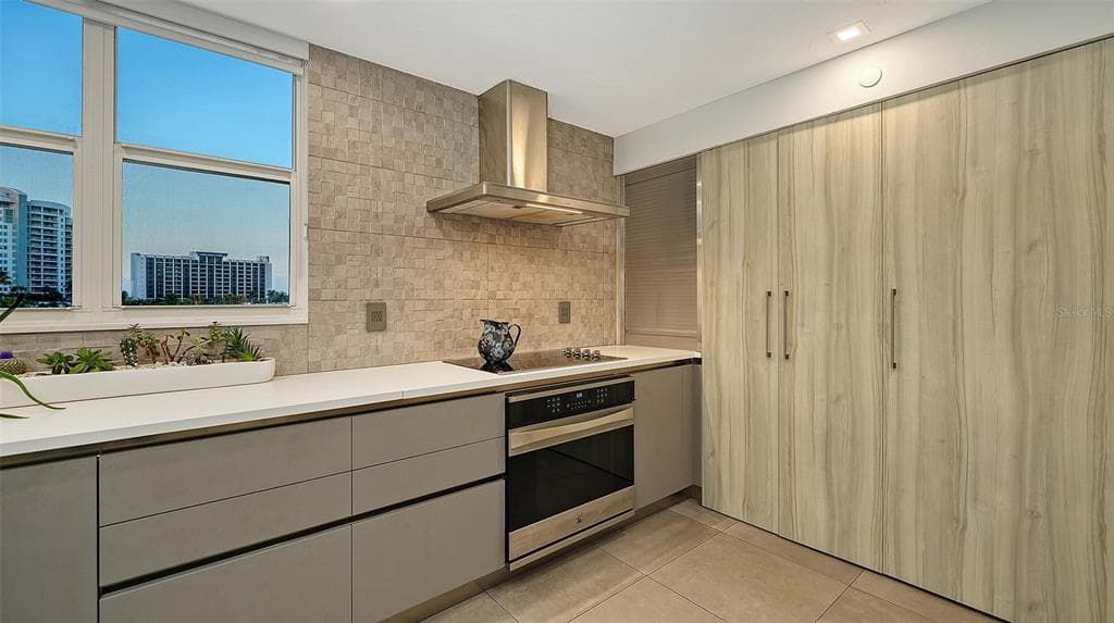 101 SUNSET DRIVE 301 photo 12