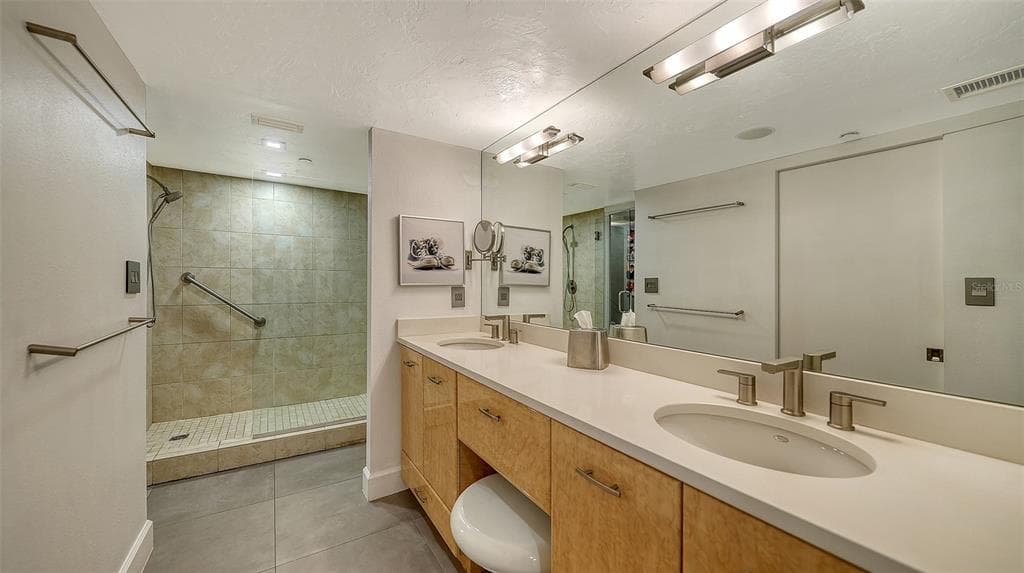 101 SUNSET DRIVE 301 photo 18