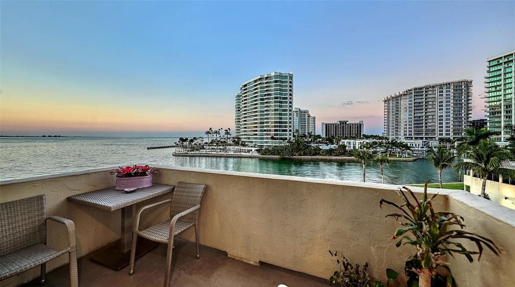 101 SUNSET DRIVE 301 photo 8