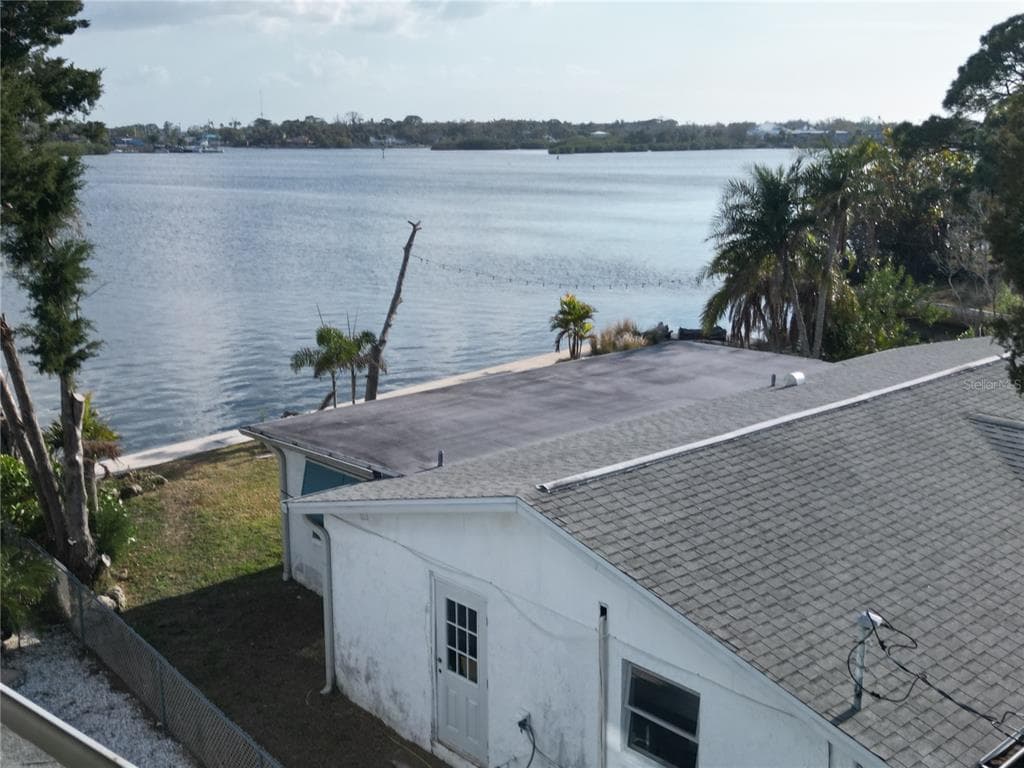 8402 DAMEN LANE photo 17