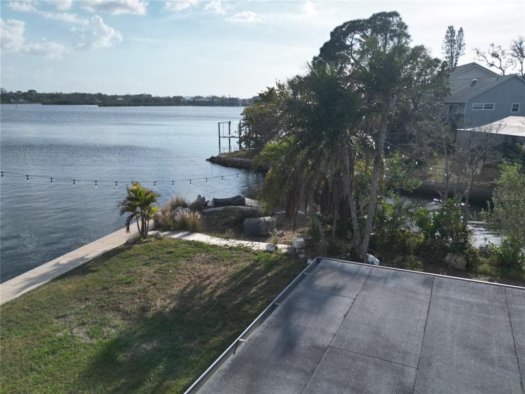 8402 DAMEN LANE photo 19