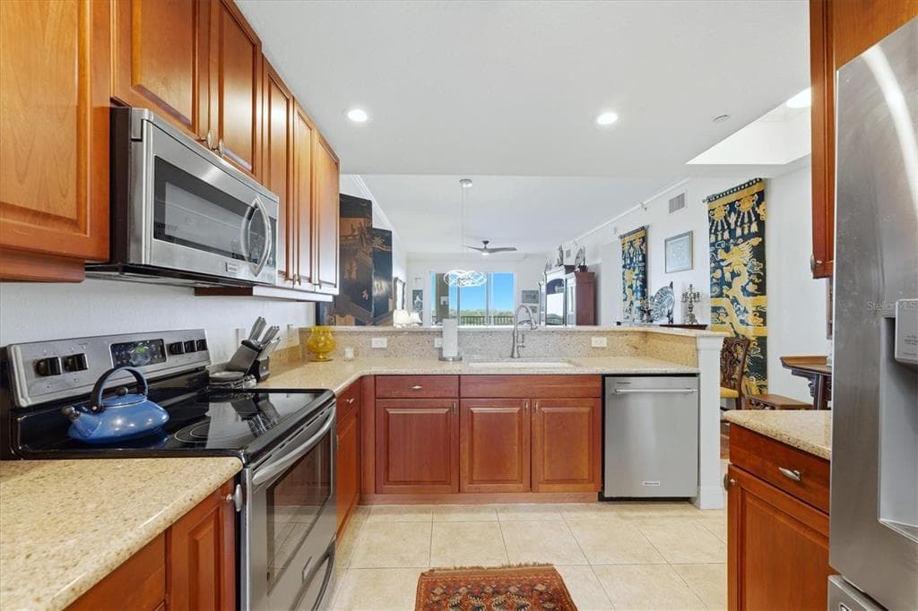 5531 CANNES CIRCLE 603 photo 22