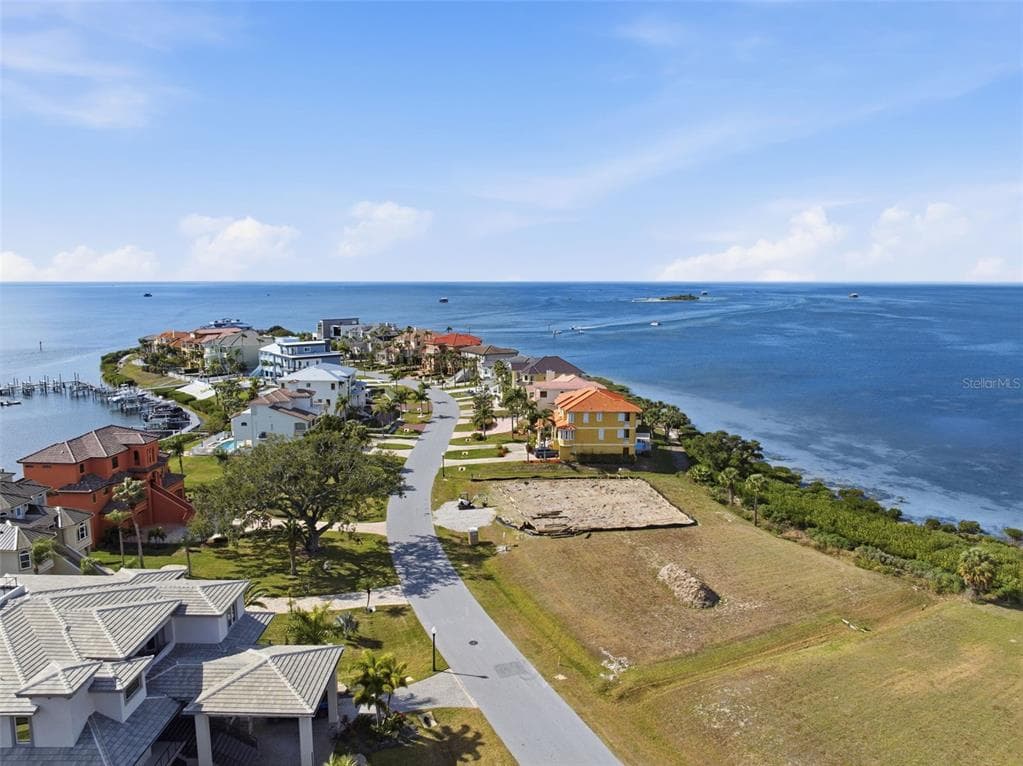 26 HARBORPOINTE DR photo 13