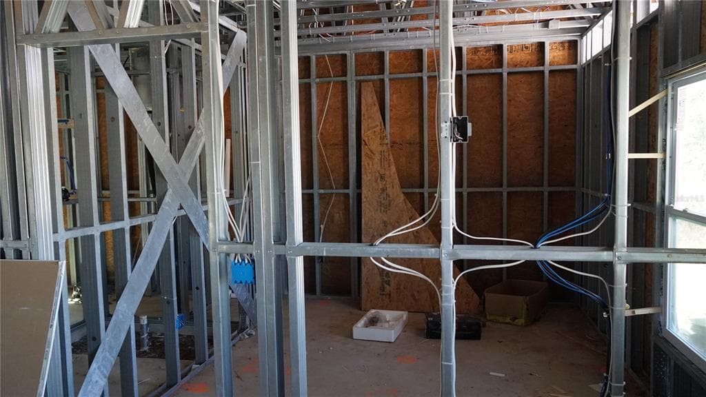 98 PELTON CIRCLE photo 5