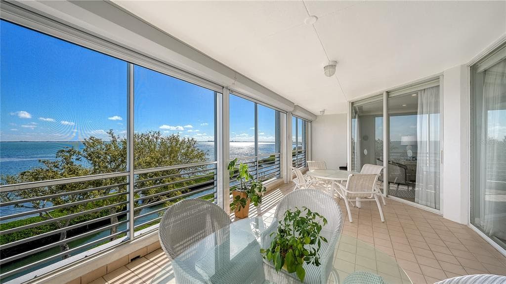 2410 HARBOURSIDE DRIVE 142 photo 13