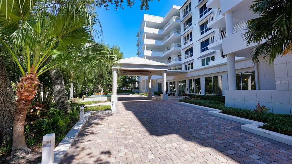 2410 HARBOURSIDE DRIVE 142 photo 3