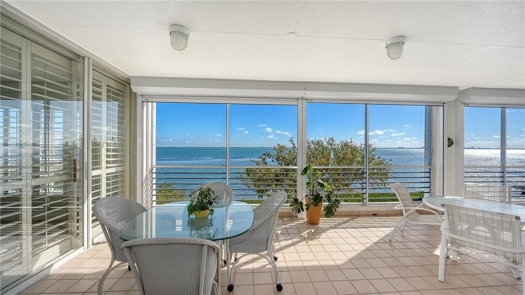 2410 HARBOURSIDE DRIVE 142 photo 1