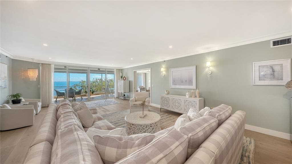 2410 HARBOURSIDE DRIVE 142 photo 5