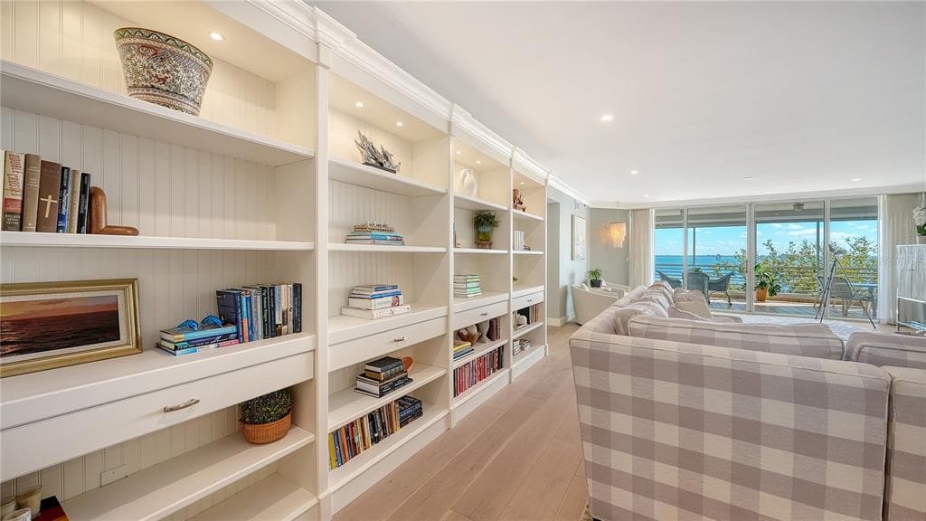 2410 HARBOURSIDE DRIVE 142 photo 9