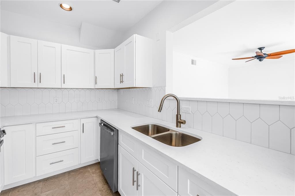509 PLAZA SEVILLE COURT 19 photo 18