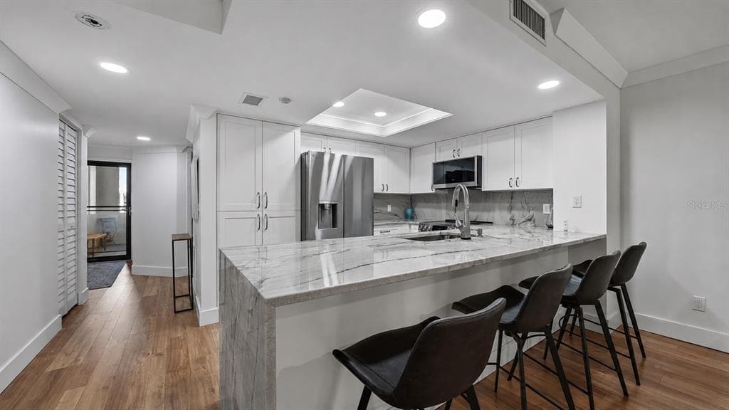 825 S OSPREY AVENUE 101 photo 8