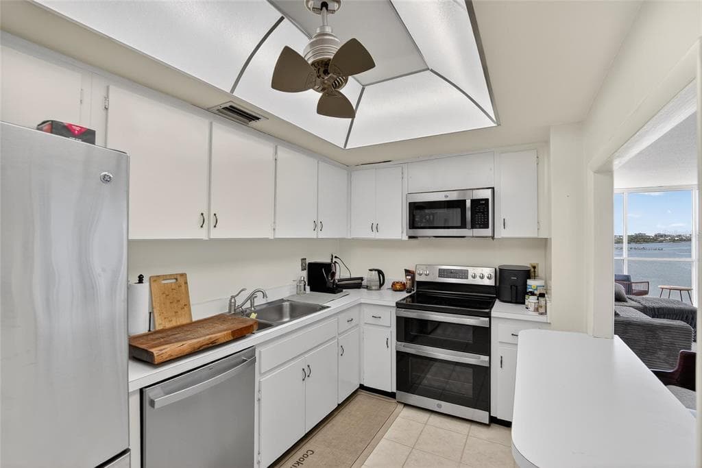 100 PIERCE STREET 703 photo 13