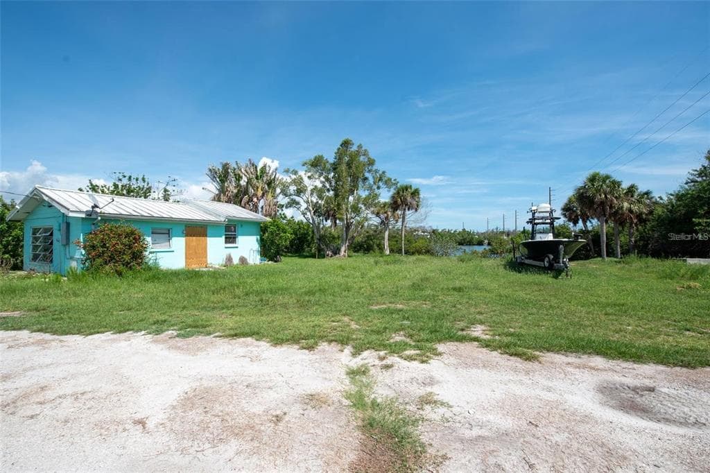 1695 MANOR ROAD photo 10