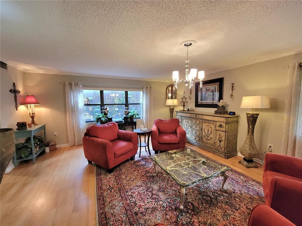 1 CASA LOMA WAY 4
