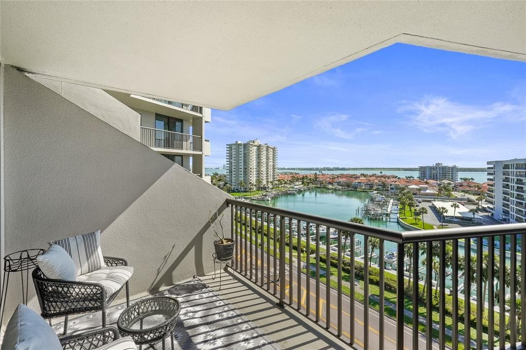 1660 GULF BOULEVARD 807 photo 2