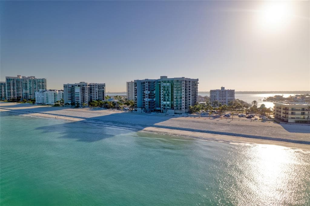 1660 GULF BOULEVARD 807 photo 1