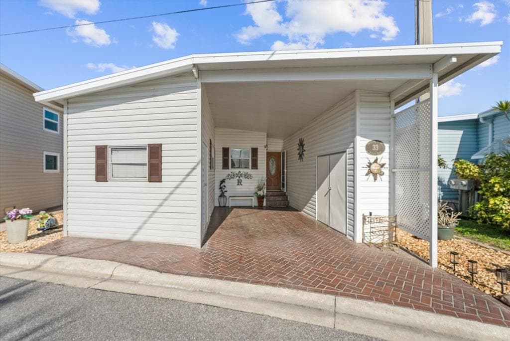 33 N STARBOARD DRIVE photo 1