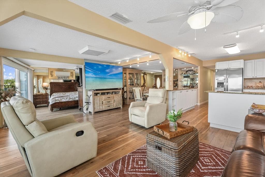 33 N STARBOARD DRIVE photo 14