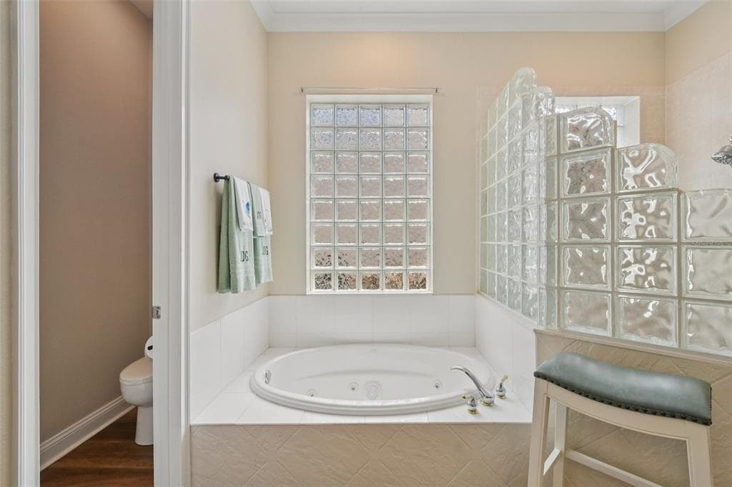 101 LONGVIEW WAY N photo 21