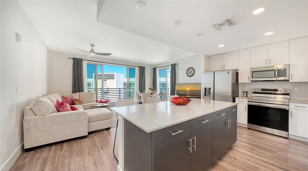 1703 N TAMIAMI TRAIL 511 photo 6