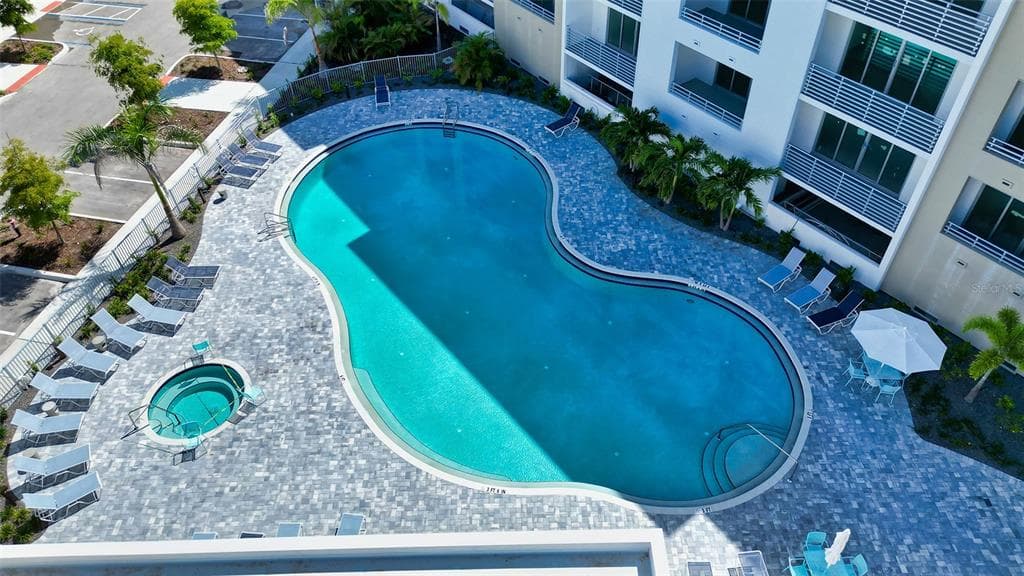 1703 N TAMIAMI TRAIL #511 4
