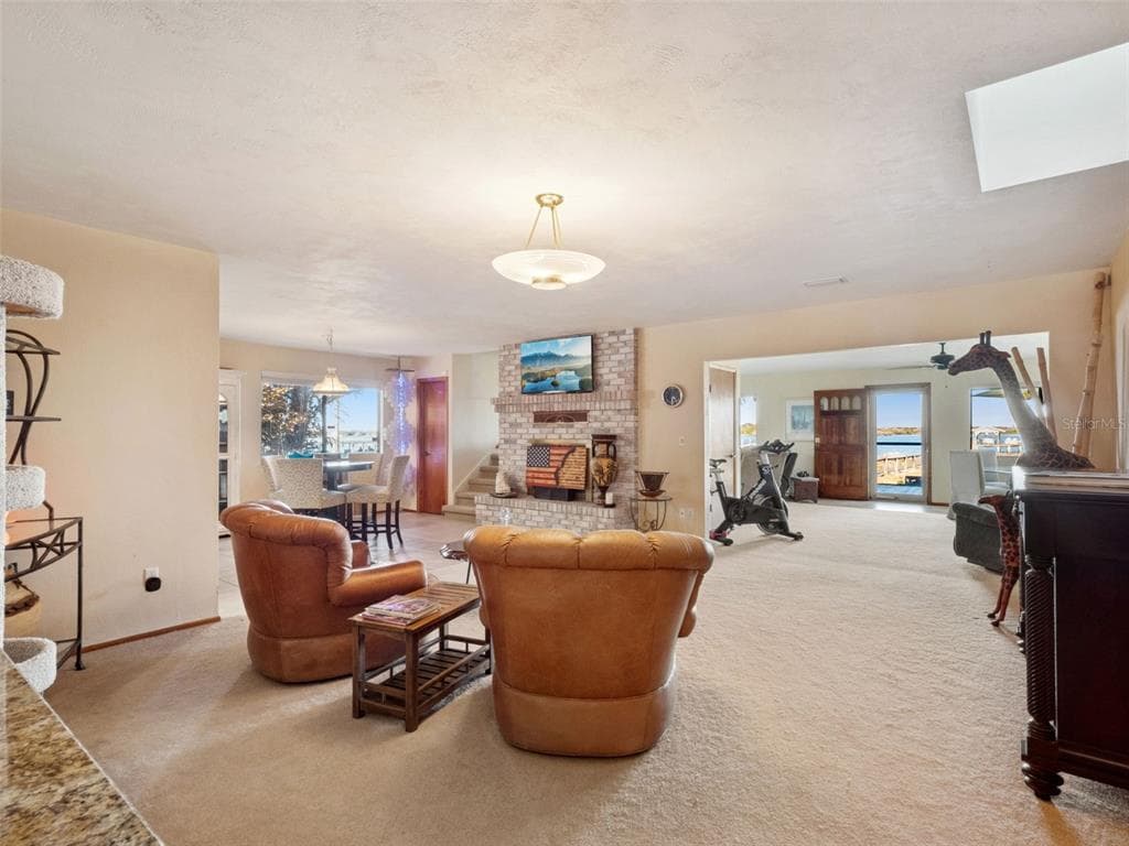 1703 S RIVERSIDE DRIVE photo 24
