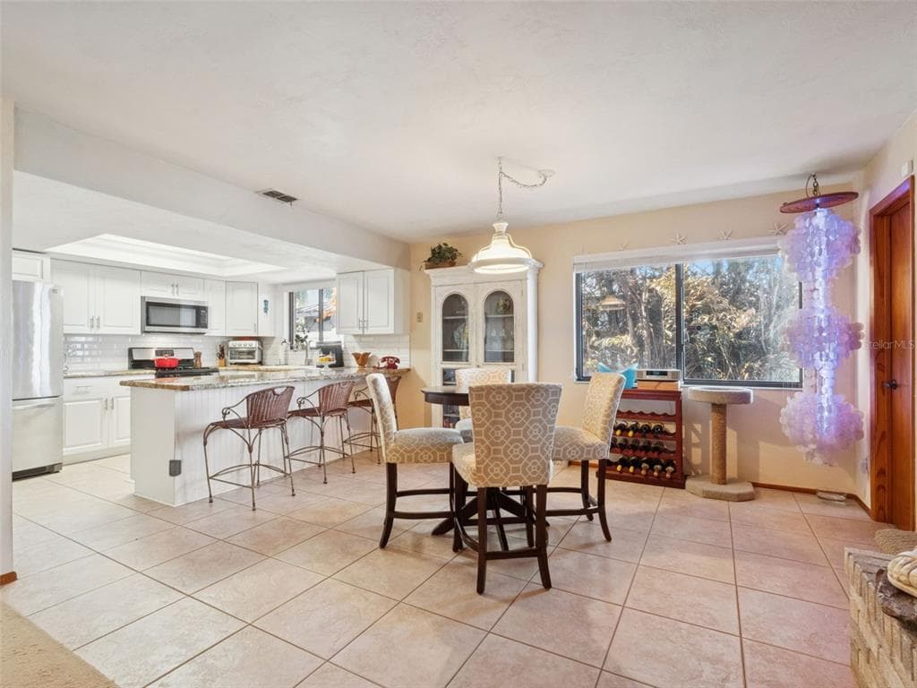 1703 S RIVERSIDE DRIVE photo 25