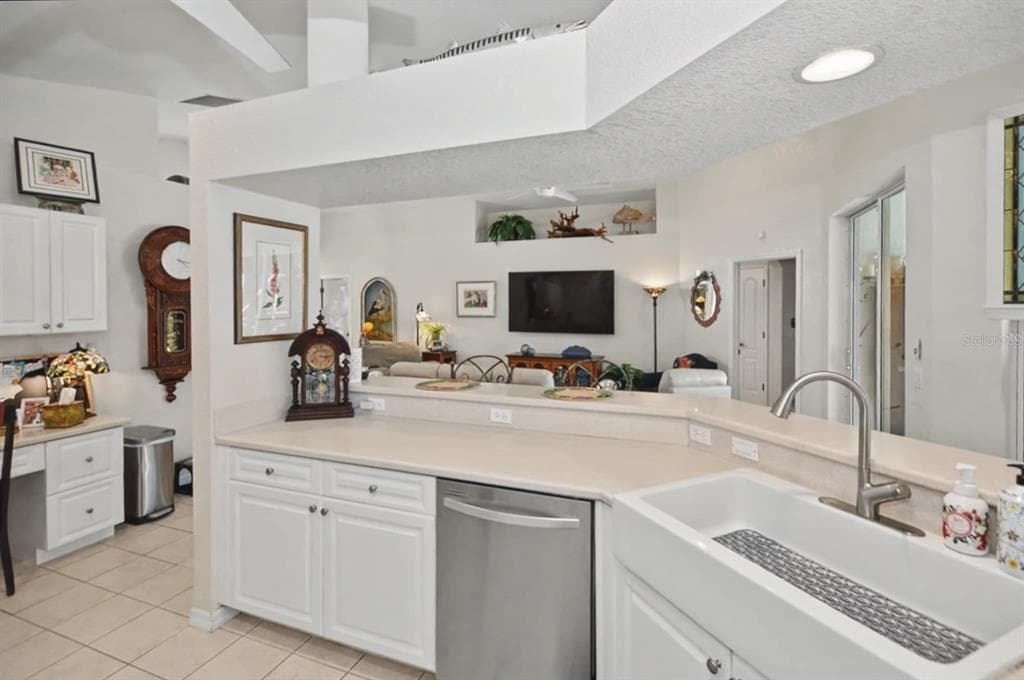 314 BAYTREE DRIVE photo 16