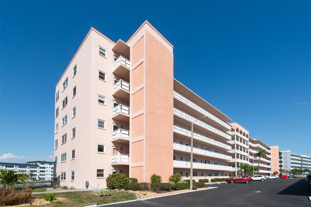 6025 SHORE BOULEVARD S 405 photo 23