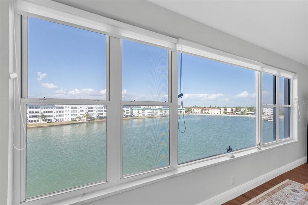 6025 SHORE BOULEVARD S 405 photo 6