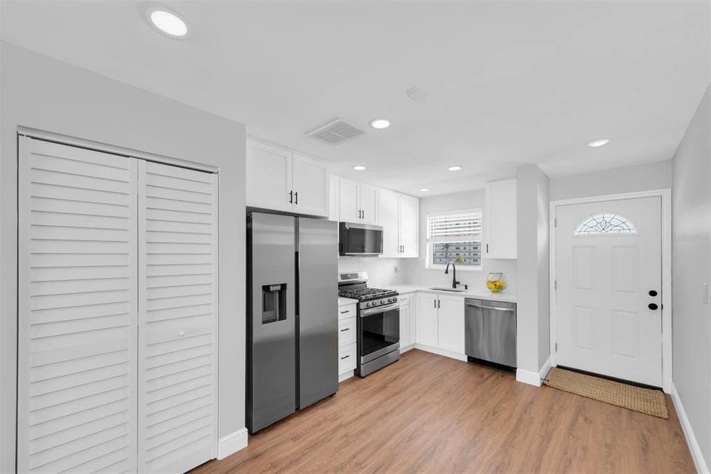 6025 SHORE BOULEVARD S 405 photo 16