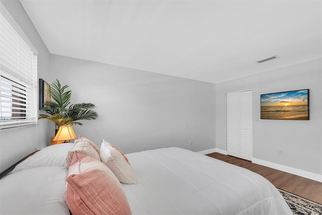 6025 SHORE BOULEVARD S 405 photo 18