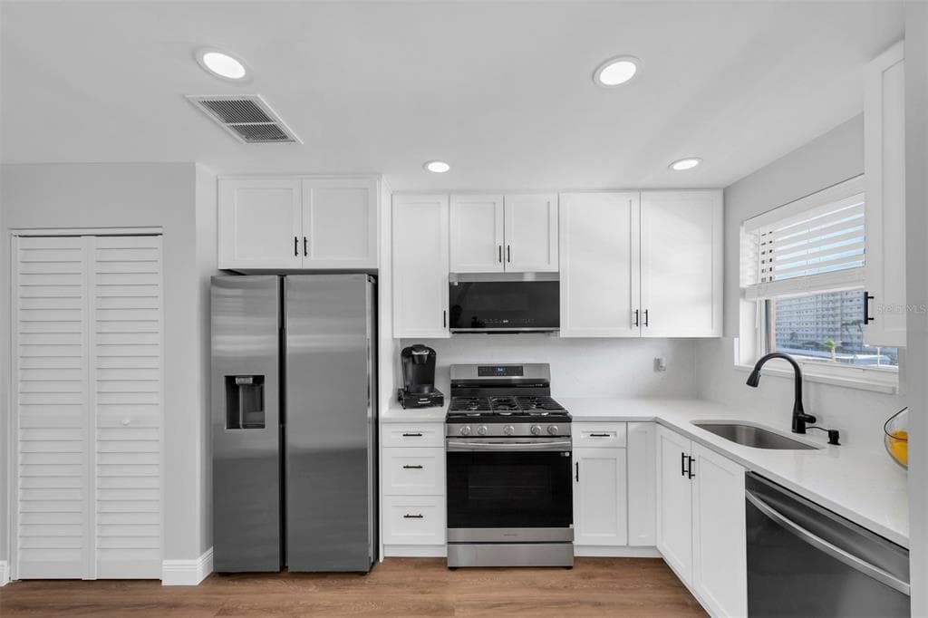 6025 SHORE BOULEVARD S 405 photo 15