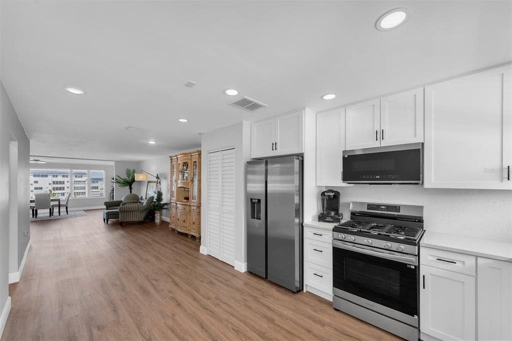 6025 SHORE BOULEVARD S 405 photo 11