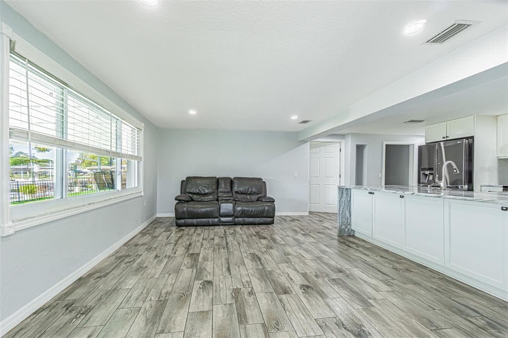 1125 FERNWOOD DRIVE photo 11