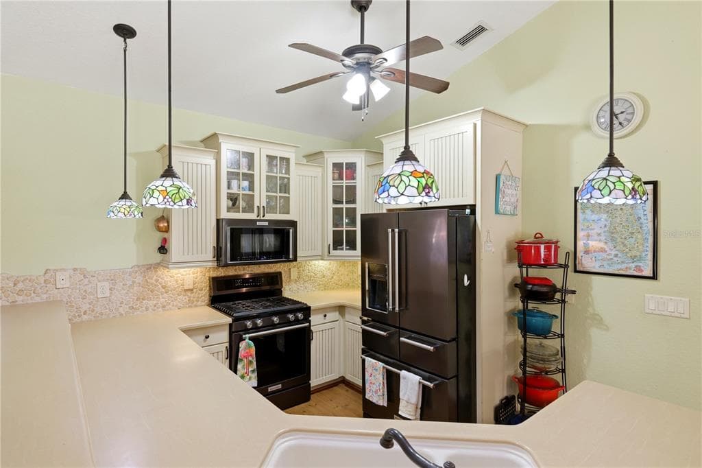 361 CHESHIRE STREET photo 11